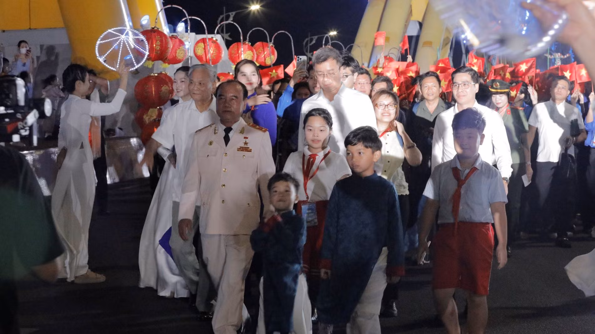 Hợp luyện cho Gala “Tổ quốc bình yên”: Khi nghệ thuật mang dáng hình người chiến sĩ -4