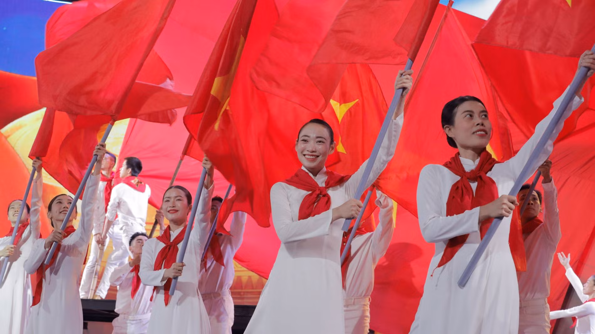 Gala “Tổ quốc bình yên” - Bản hùng ca trên dòng sông Hàn -0