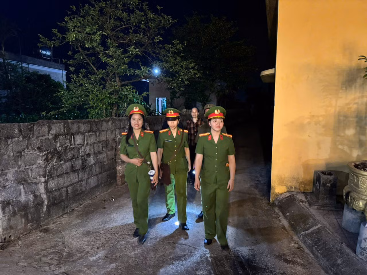 Vững vàng giữ bình yên, lan tỏa những giá trị nhân văn -0