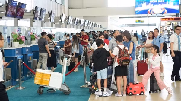 Gần 118.000 khách đổ về sân bay Nội Bài trong ngày cuối nghỉ lễ