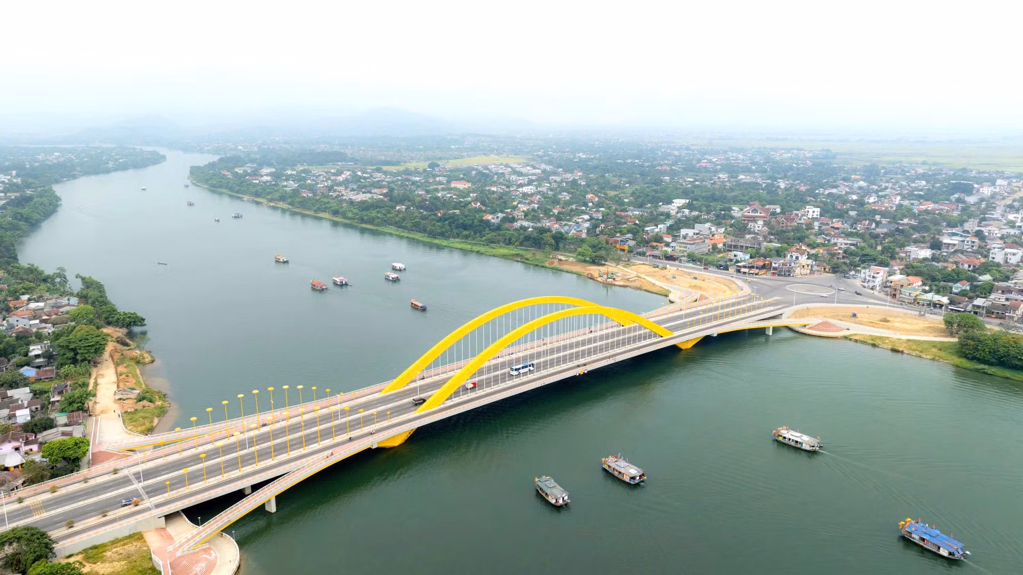 Công an TP Huế đảm bảo an toàn giao thông đường thủy mùa cao điểm du lịch trên sông Hương và đầm phá Tam Giang -0