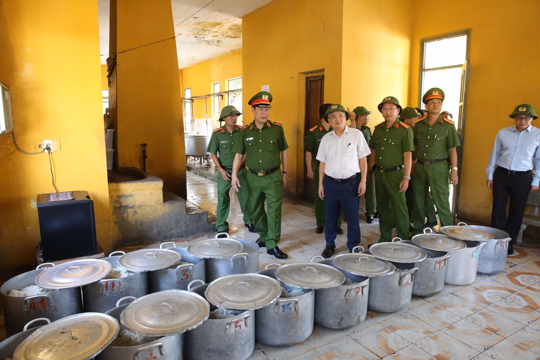 Đoàn công tác Văn phòng Chủ tịch nước kiểm tra công tác đặc xá tại Trại giam Tống Lê Chân -0