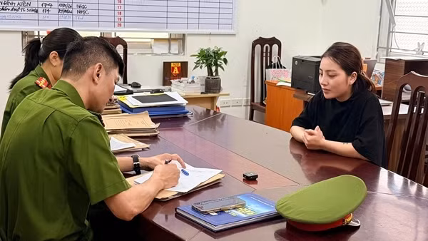 Người mẹ cùng nhân tình bạo hành dã man con gái ruột khai gì tại cơ quan điều tra?