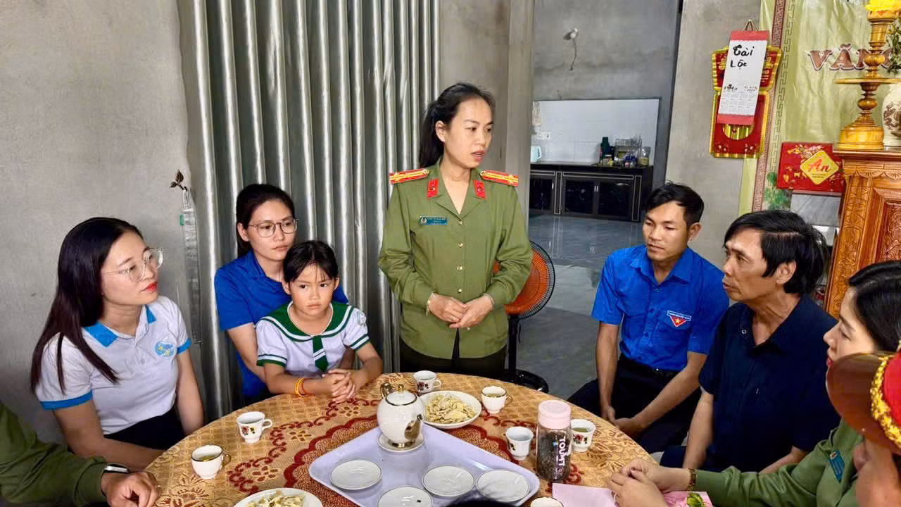 Lan tỏa nhiều nghĩa cử đẹp từ phong trào thi đua “Ba nhất” trong Phụ nữ Công an Cố đô Huế -0