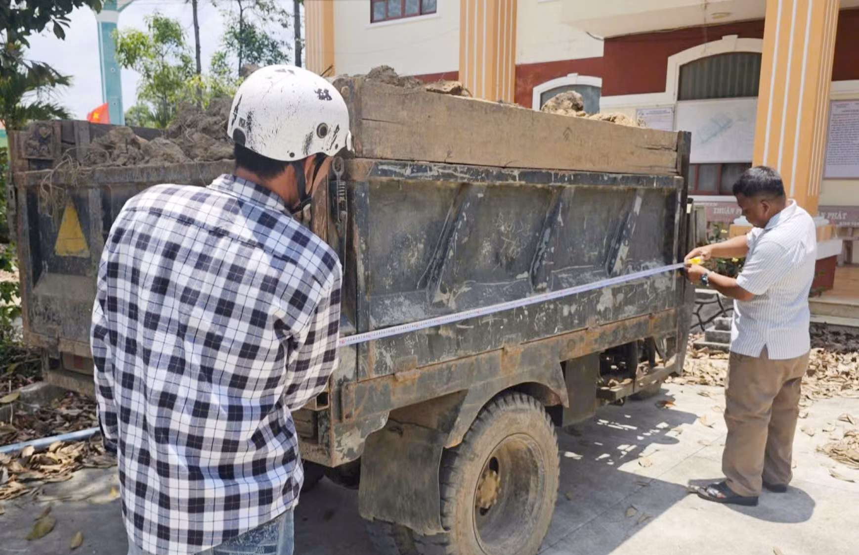 Phát hiện nhiều vụ khai thác đất mặt trái phép tại một phường ở Cần Thơ -0