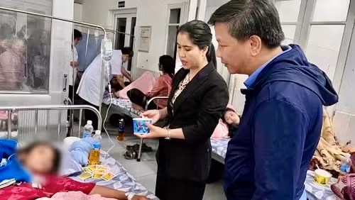 64 người nhập viện nghi ngộ độc bánh mì ở Hướng Hóa