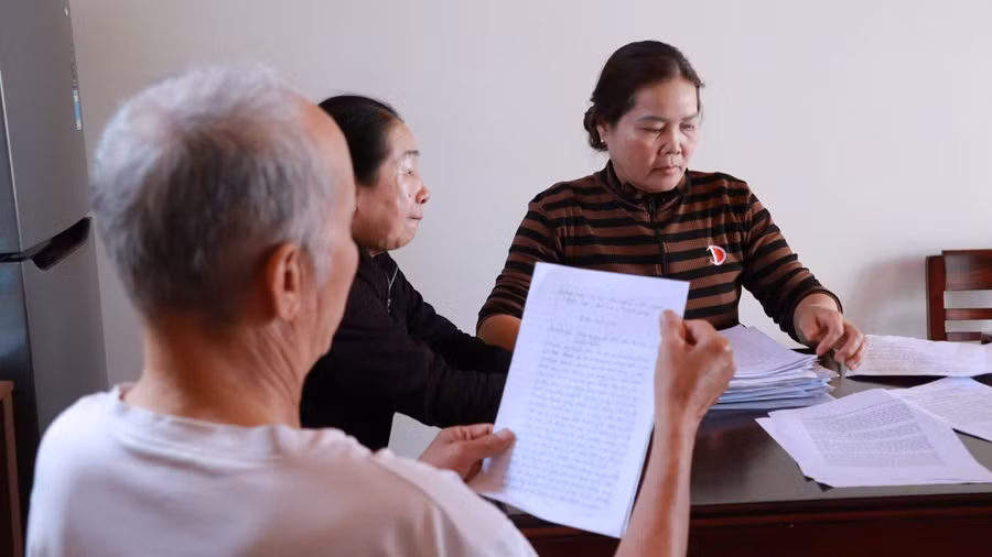 Sống ngột ngạt quanh trại heo bốc mùi nồng nặc -0