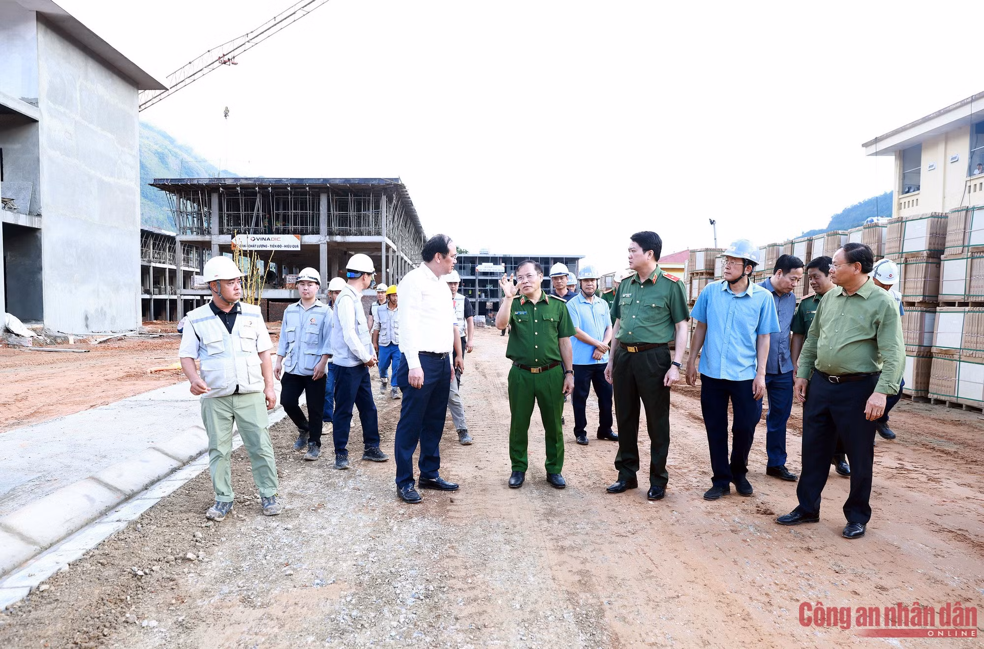 Chắp cánh ước mơ cho trẻ em nơi biên cương Thu Lũm -7
