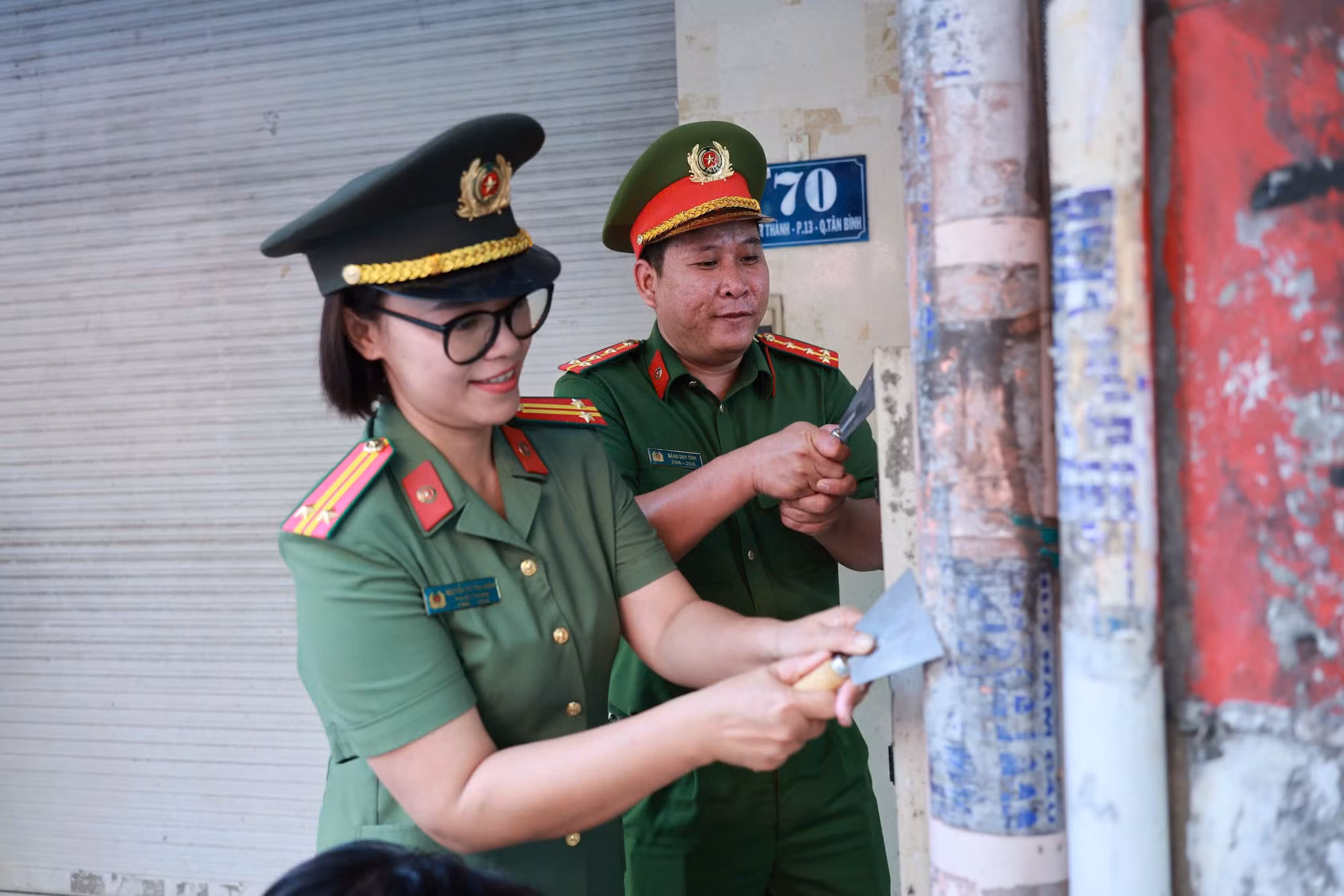 TP Hồ Chí Minh: Đồng loạt ra quân cao điểm bóc xóa quảng cáo sai quy định -3