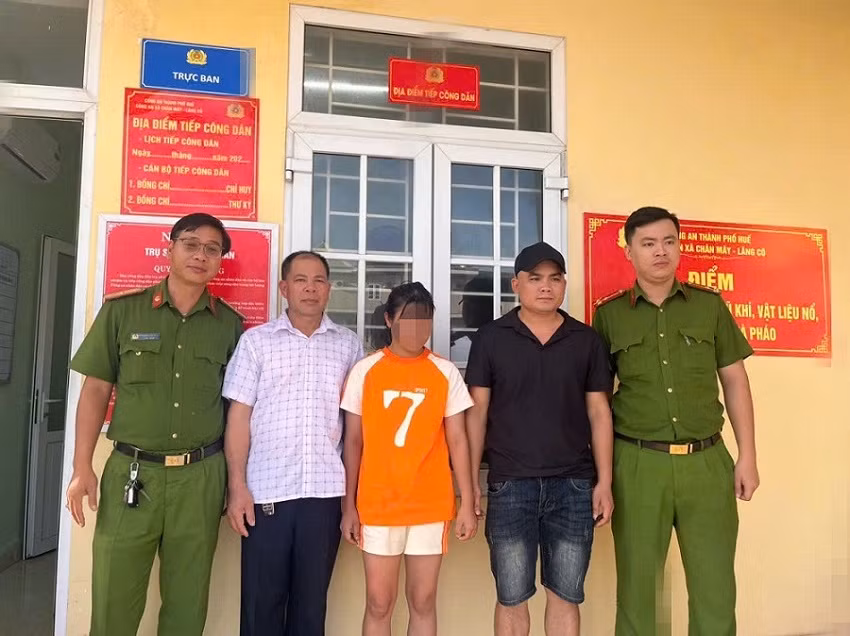 Xuyên đêm băng rừng Hải Vân tìm cô gái mất tích sau khi dừng tàu Bắc – Nam -0