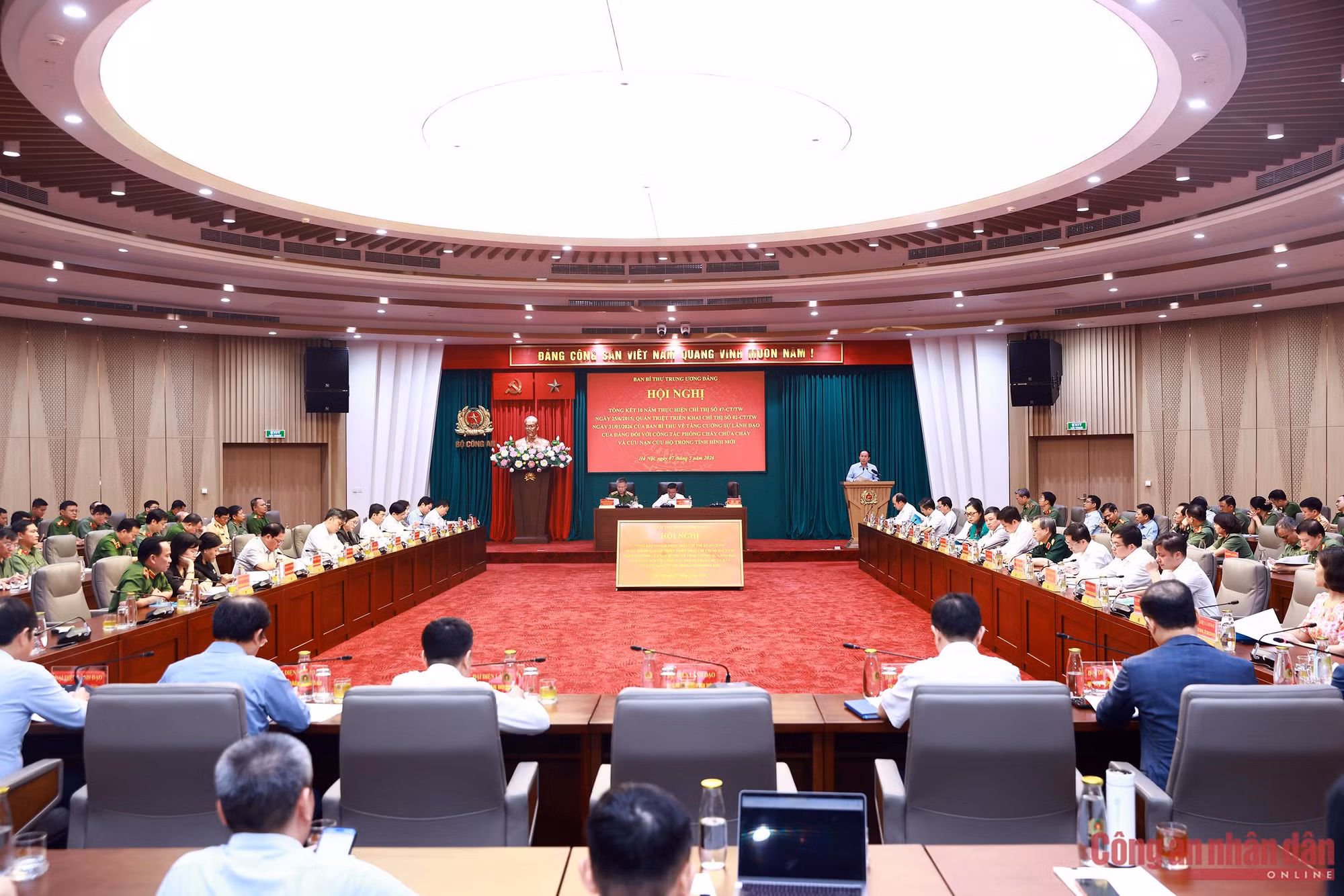 Chuyển mạnh từ 