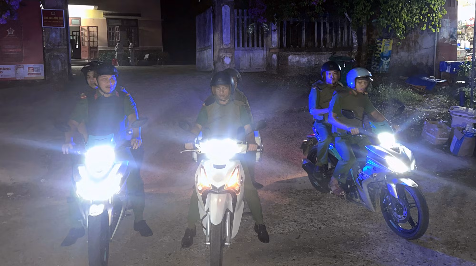 Công an cấp xã thực hiện “nhiệm vụ kép” trong những ngày nghỉ lễ -0