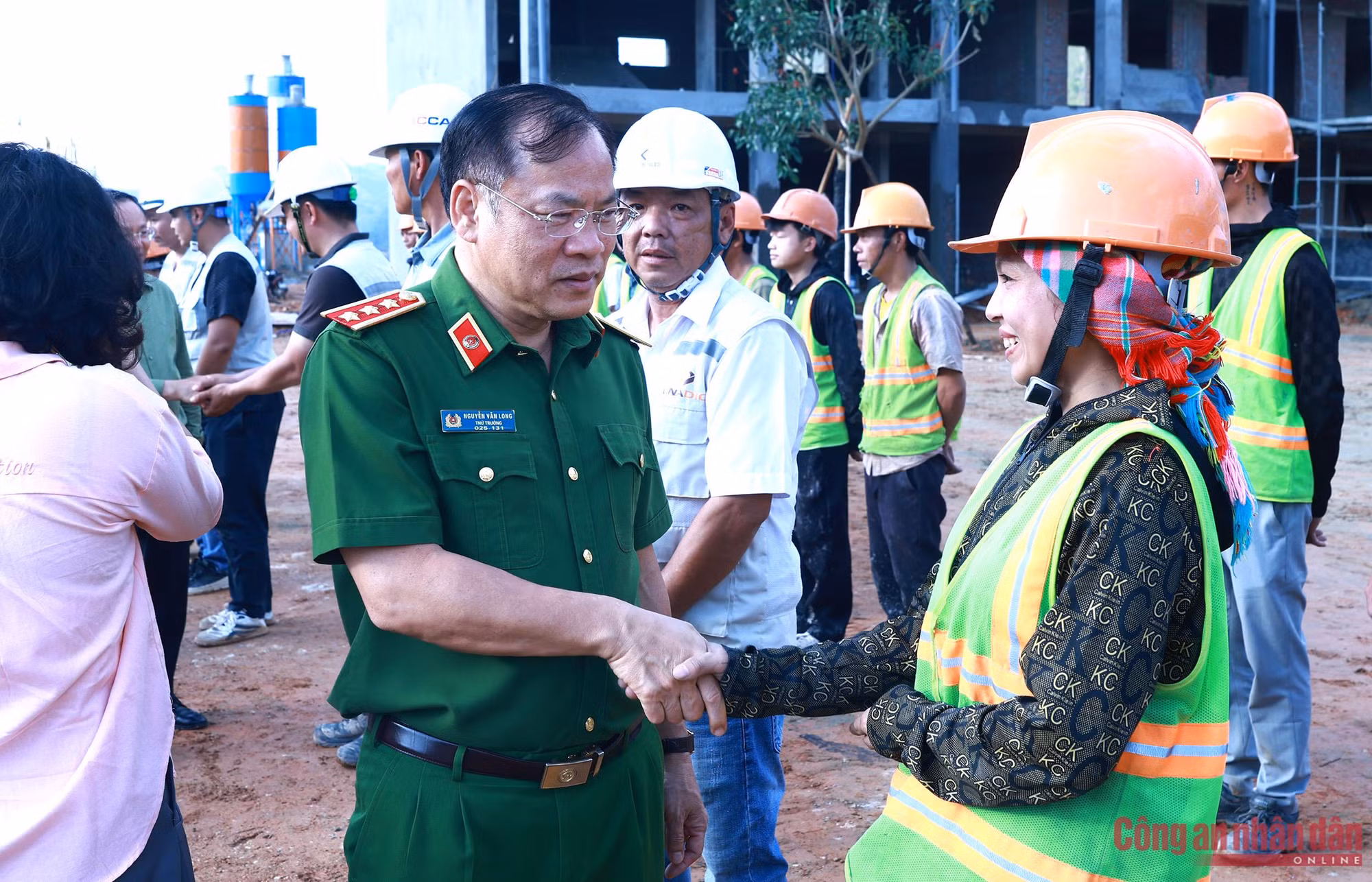 Chắp cánh ước mơ cho trẻ em nơi biên cương Thu Lũm -0