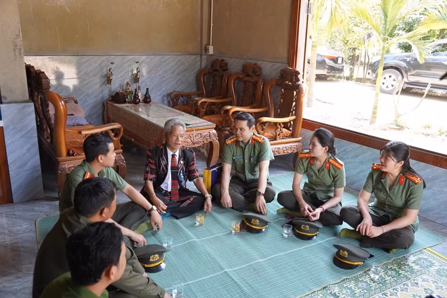 Công an TP Huế phát huy vai trò già làng giữ vững an ninh cơ sở -0