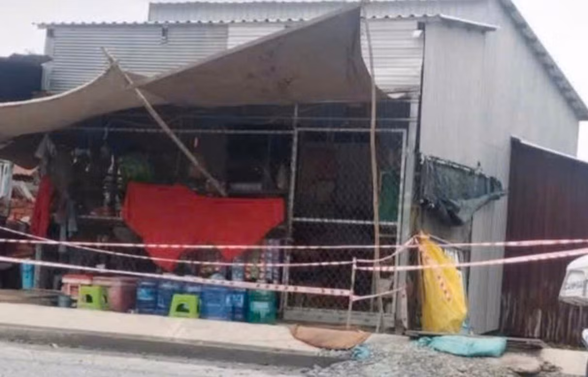 Vào bênh cha, con trai đánh hàng xóm tử vong -0