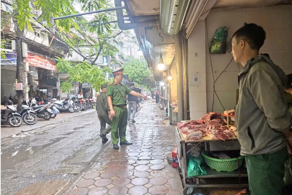 Mạnh tay xử lý chợ tạm, “chợ cóc” quanh chợ Thành Công -0