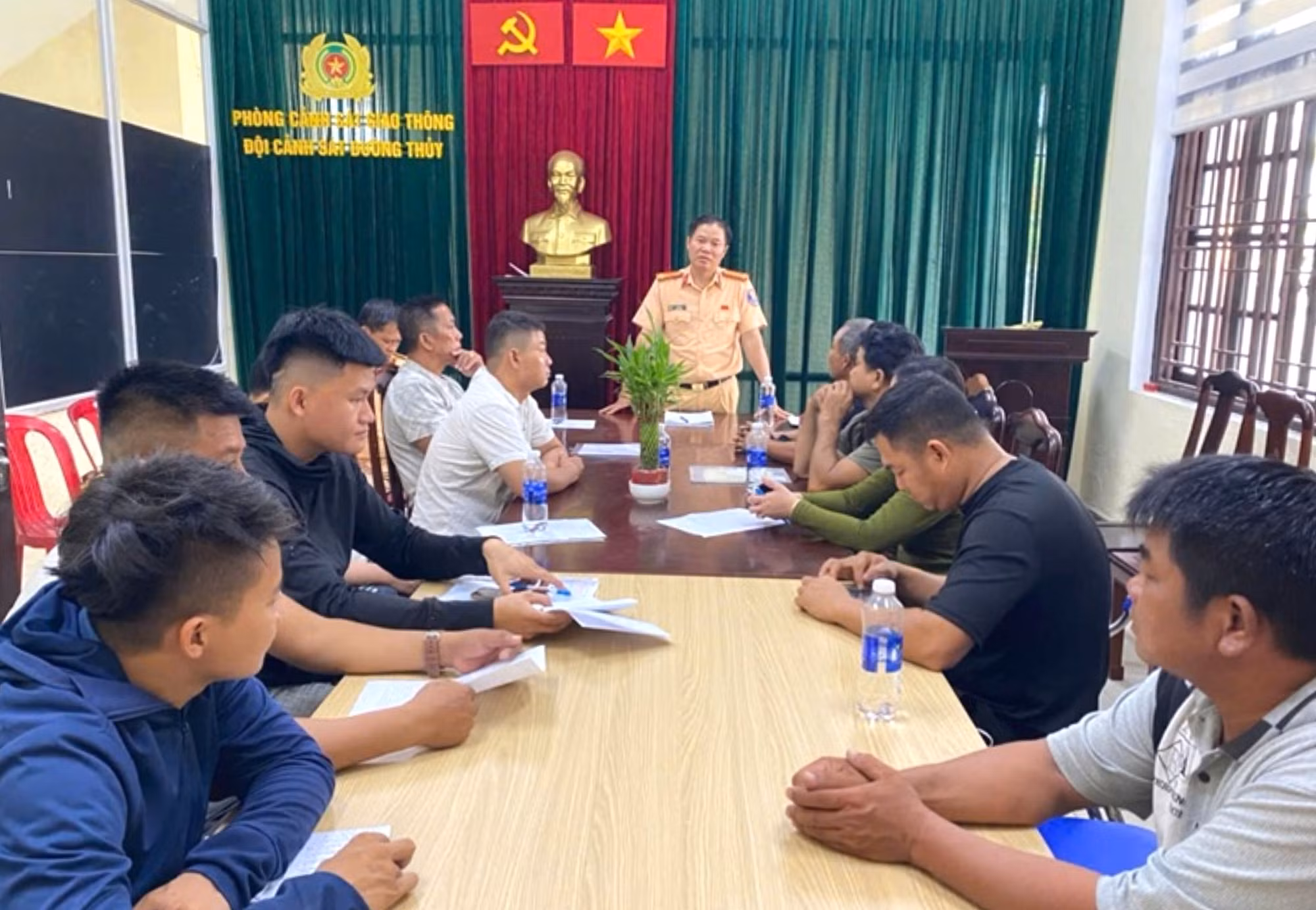 Công an TP Huế đảm bảo an toàn giao thông đường thủy mùa cao điểm du lịch trên sông Hương và đầm phá Tam Giang -0