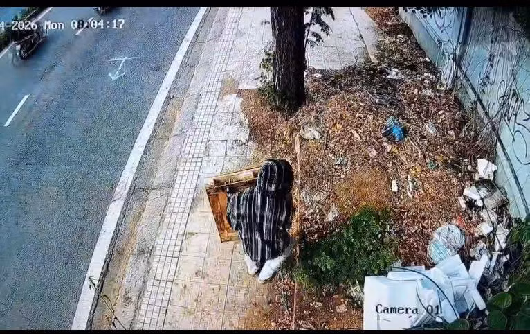 Quyết tâm lập lại trật tự đô thị: “Cuộc chiến” không khoan nhượng với vi phạm lòng, lề đường -3