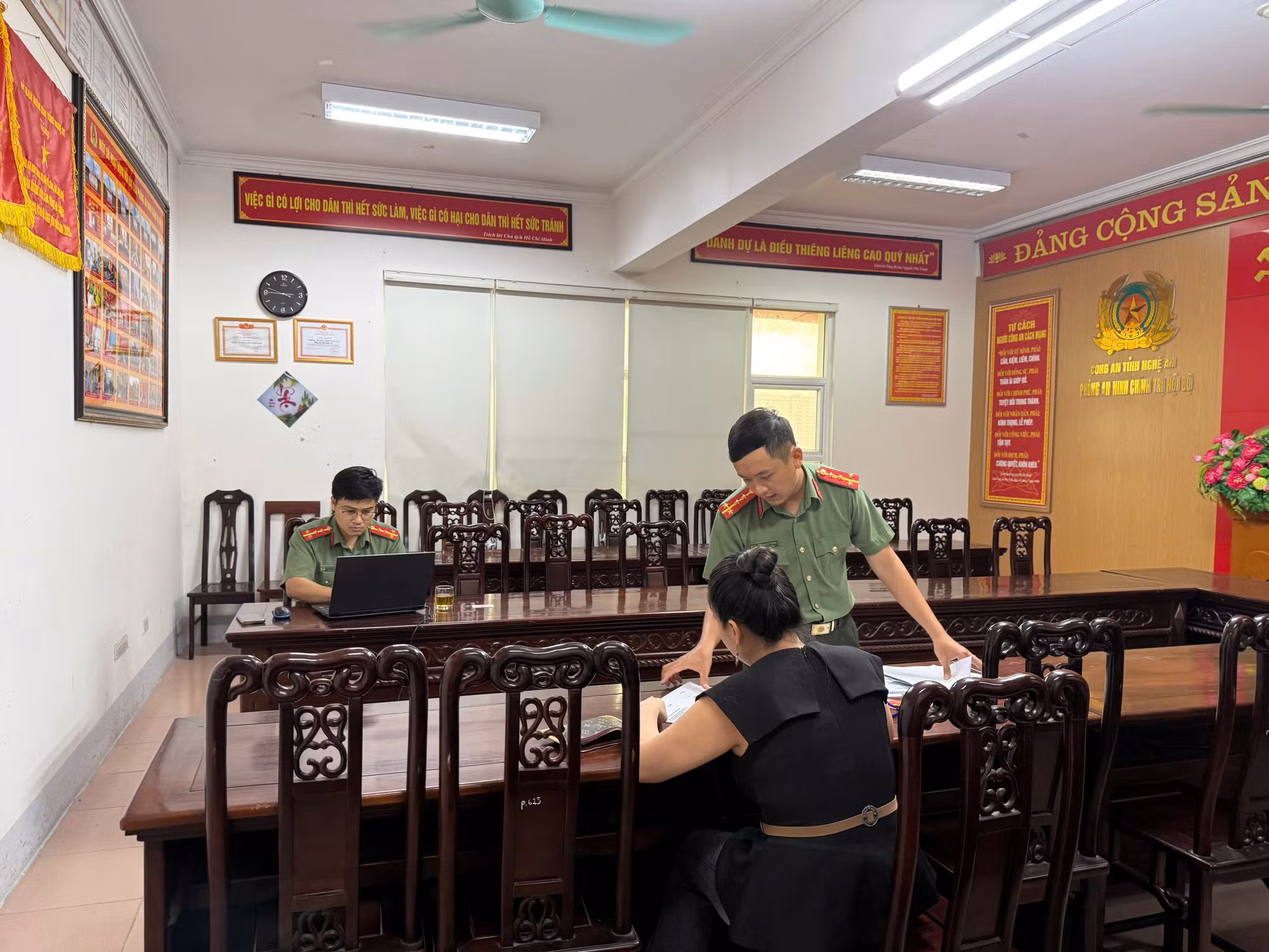 Làm việc với người phụ nữ đăng thông tin lệch chuẩn liên quan đến Quảng trường Hồ Chí Minh -0