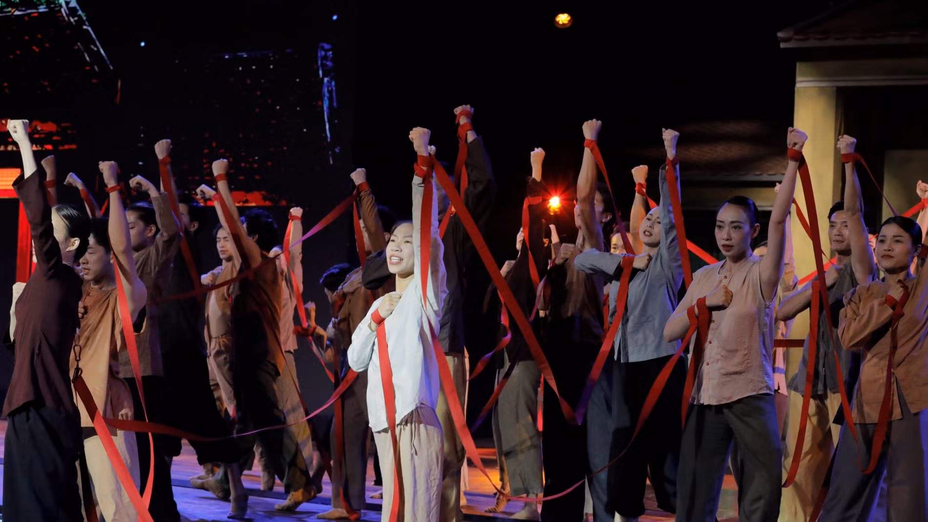 Hợp luyện cho Gala “Tổ quốc bình yên”: Khi nghệ thuật mang dáng hình người chiến sĩ -0