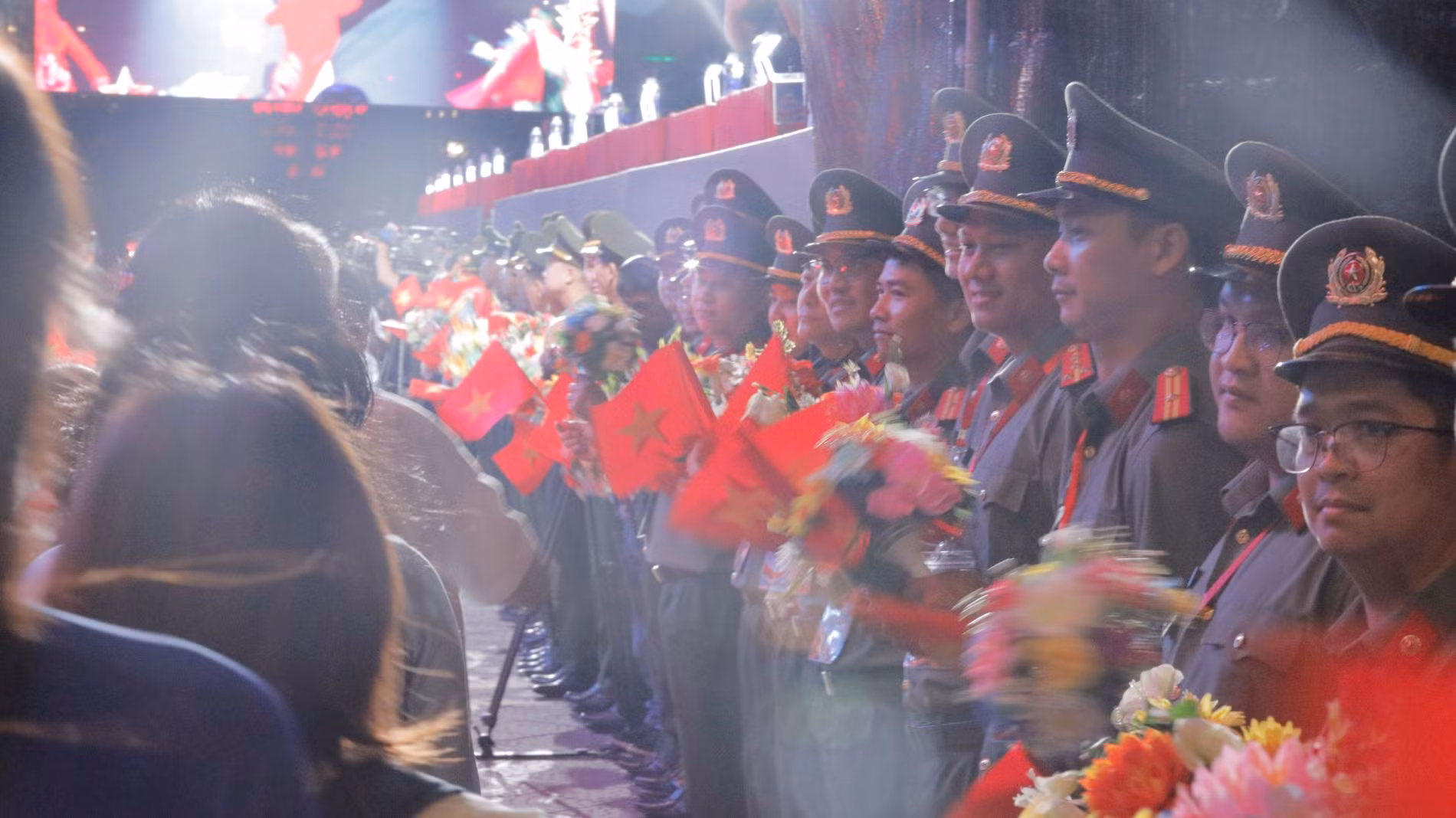 Hợp luyện cho Gala “Tổ quốc bình yên”: Khi nghệ thuật mang dáng hình người chiến sĩ -0