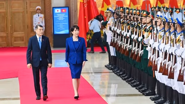 Thủ tướng Lê Minh Hưng chủ trì lễ đón Thủ tướng Nhật Bản