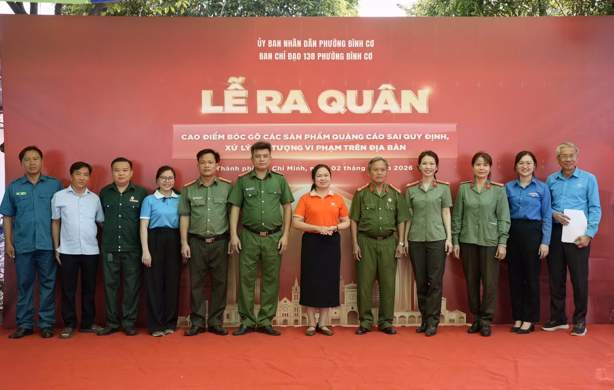 TP Hồ Chí Minh: Đồng loạt ra quân cao điểm bóc xóa quảng cáo sai quy định -0