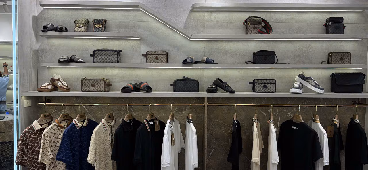Phát hiện cửa hàng thời trang giả mạo nhãn hiệu Burberry, Gucci -0