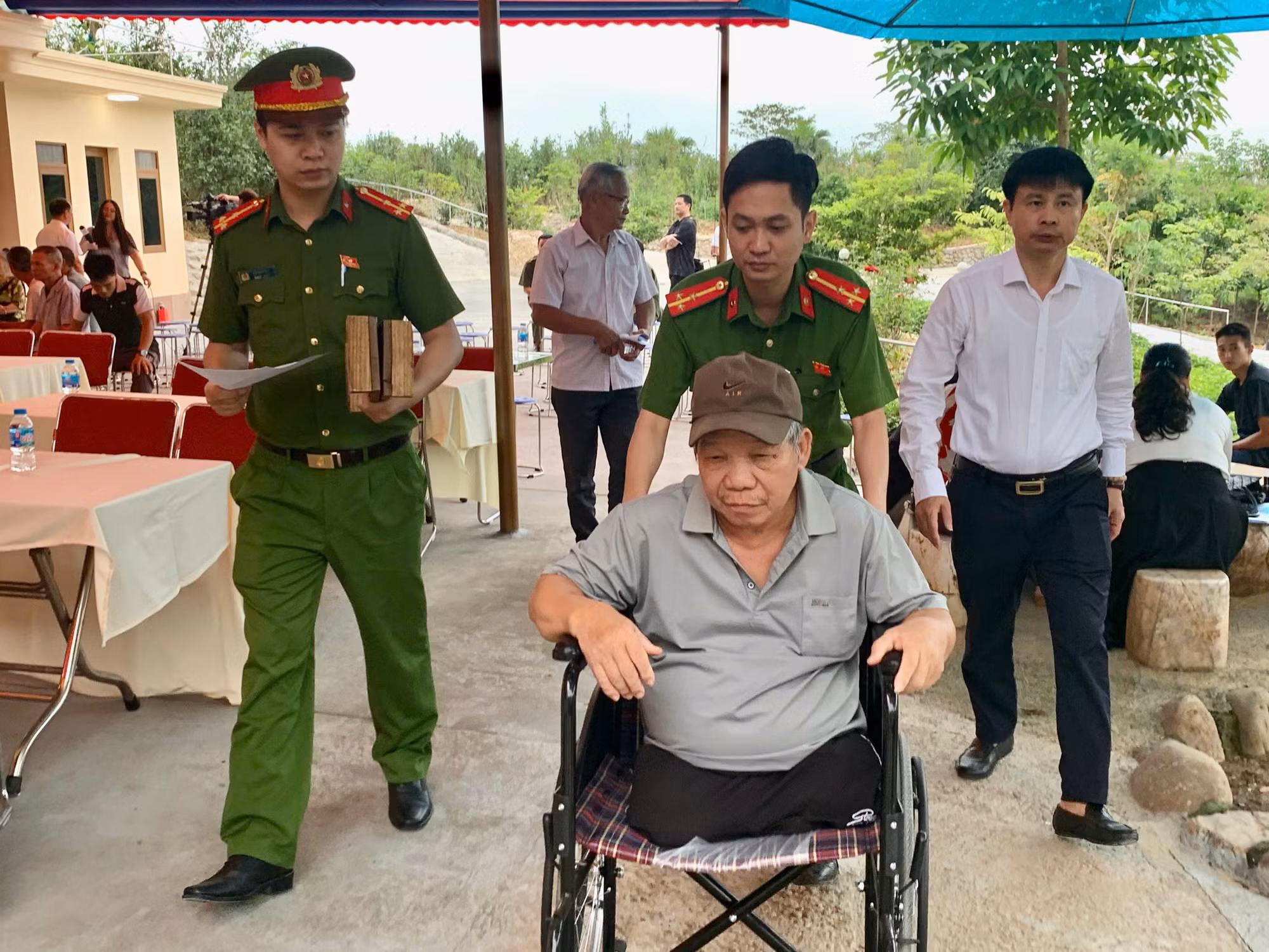 Hàng trăm người có công, gia đình chính sách xã Yên Bài được khám bệnh miễn phí -0