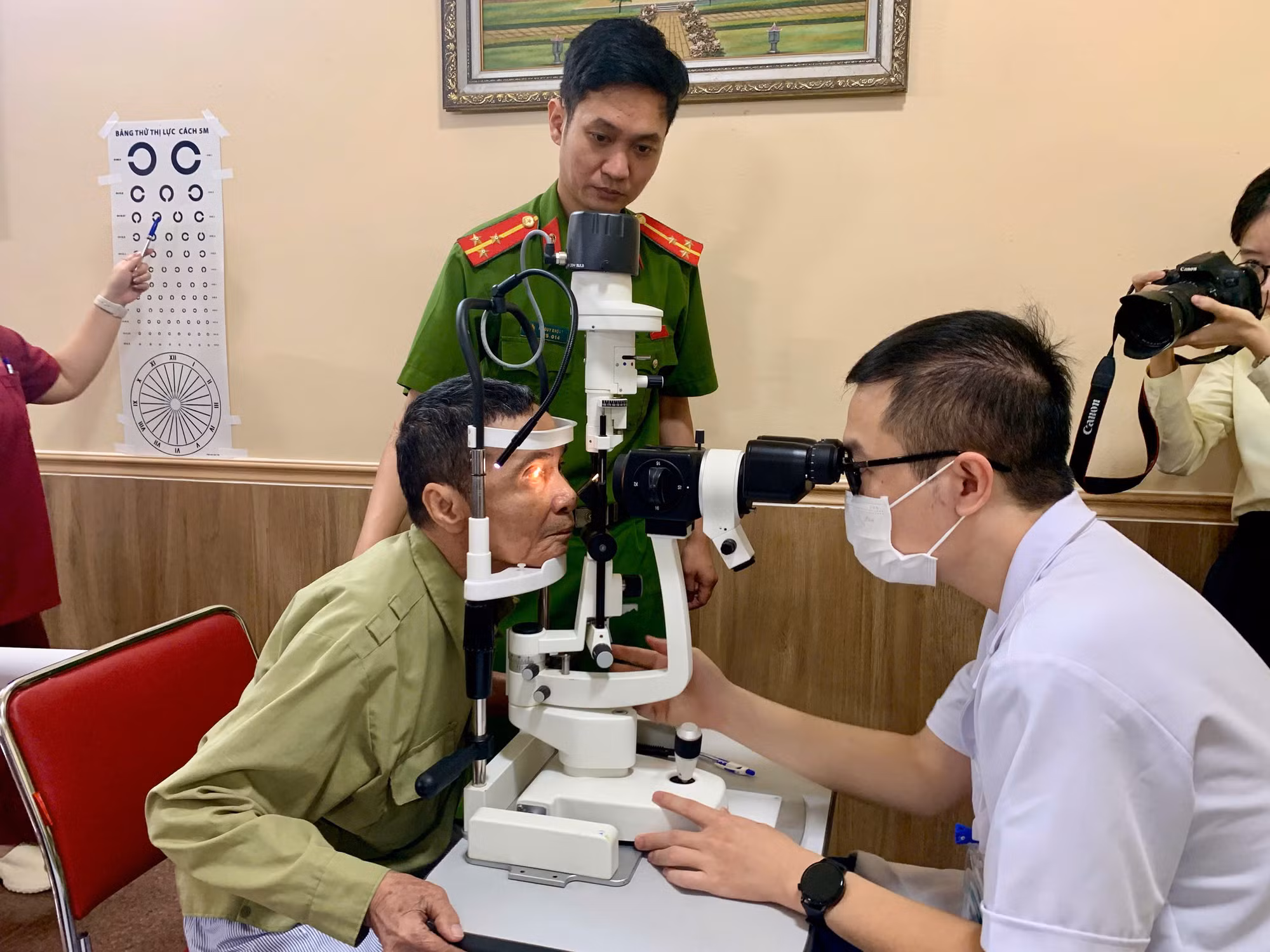 Hàng trăm người có công, gia đình chính sách xã Yên Bài được khám bệnh miễn phí -0