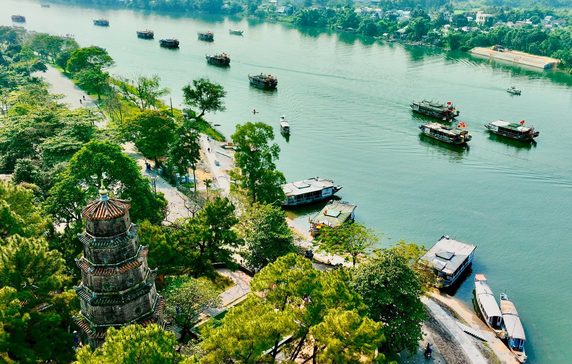 Người dân Cố đô phấn khởi khi Quốc hội thông qua Nghị quyết thành lập TP Huế trực thuộc Trung ương -0
