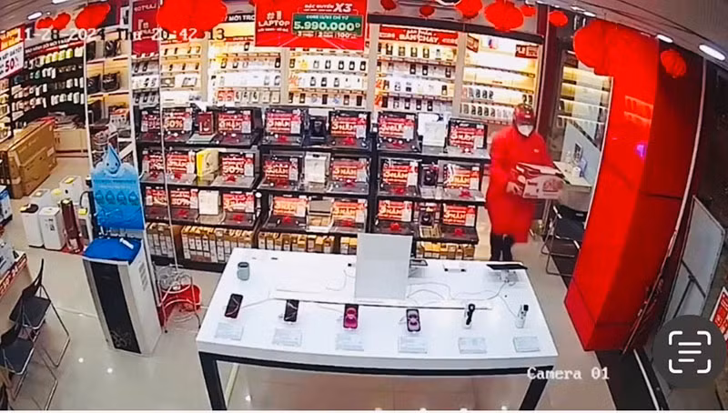 Bắt giữ đối tượng cướp tài sản tại FPT Shop sau 12h gây án -0