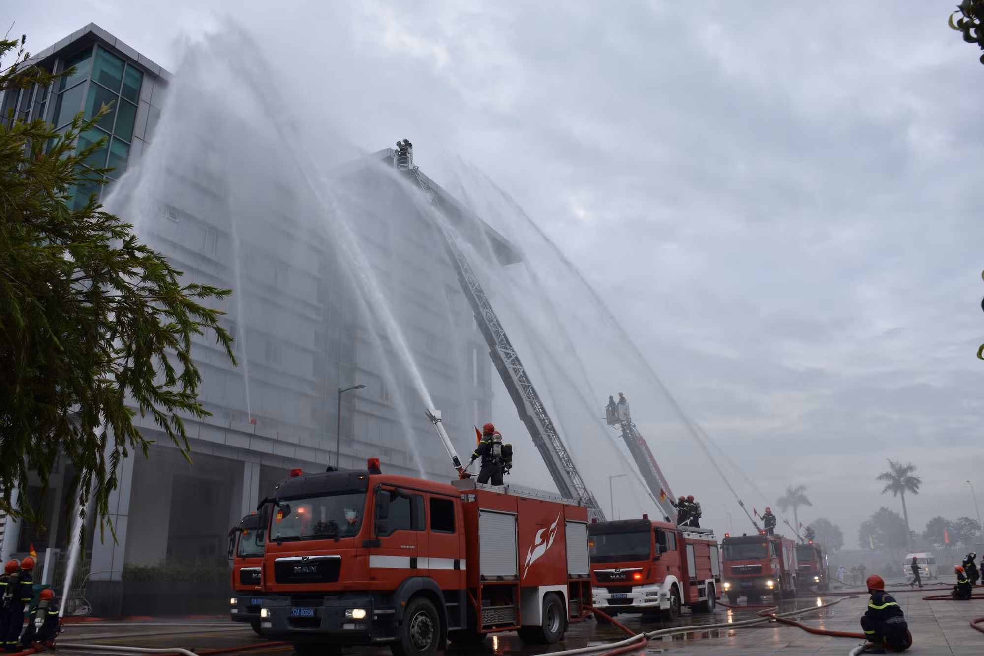360 cán bộ chiến sĩ Bà Rịa-Vũng Tàu diễn tập phương án chữa cháy, cứu nạn cứu hộ -1