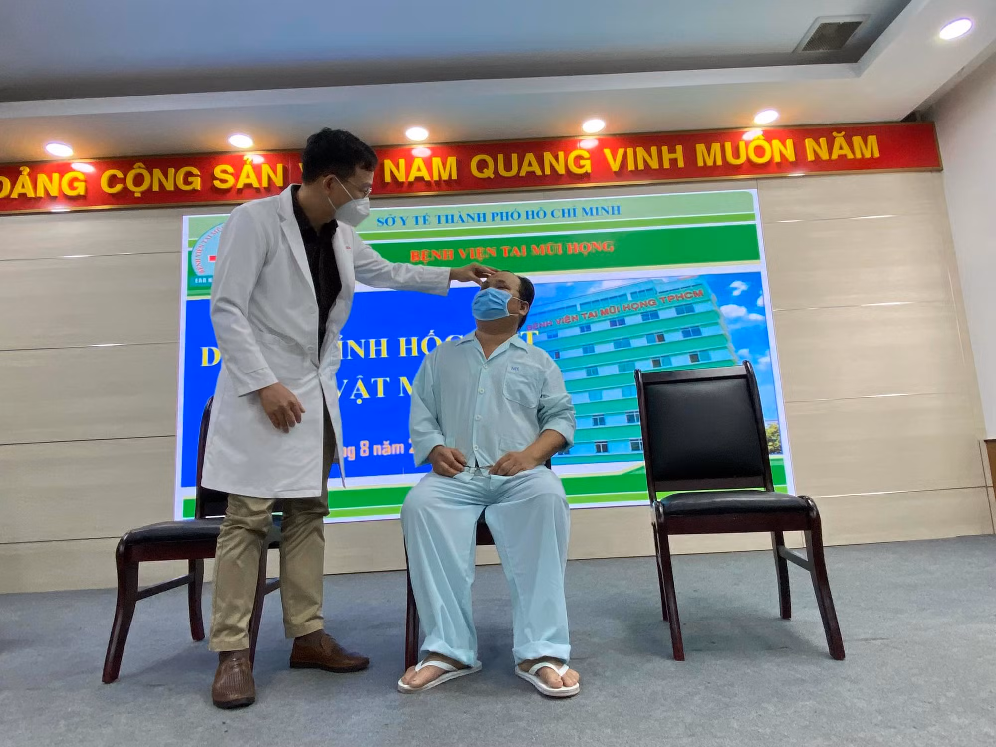 Hai ca lấy dị vật đặc biệt tại Bệnh viện tai mũi họng TP Hồ Chí Minh -0