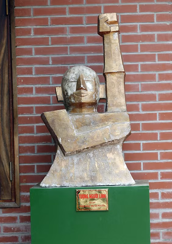 Trung tướng - nhà văn Hữu Ước: -2