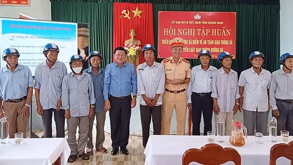 Tuyên truyền Luật Giao thông đường bộ đến các tầng lớp nhân dân