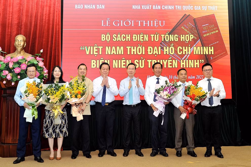 Ra mắt bộ sách điện tử tổng hợp “Việt Nam thời đại Hồ Chí Minh - Biên niên sử truyền hình” -0