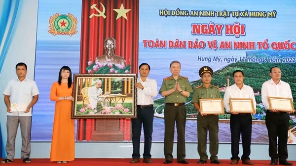 Xây dựng phong trào bảo vệ ANTQ gắn với nhân rộng các mô hình, điển hình