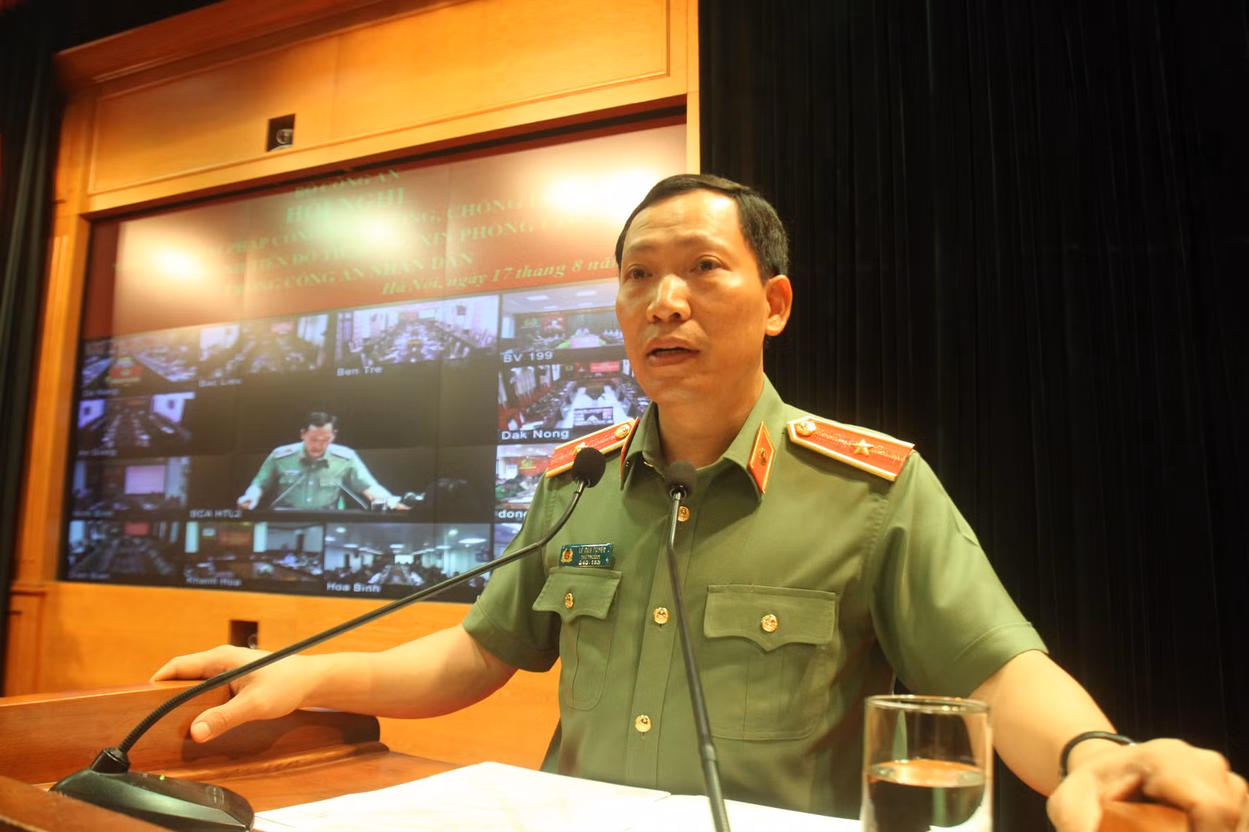 Thứ trưởng Lê Văn Tuyến chủ trì Hội nghị trực tuyến phòng chống dịch COVID-19 trong toàn lực lượng CAND -0