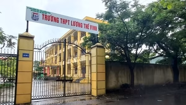 Quảng Ninh giải quyết thế nào vụ 135 học sinh lớp 10 bị "out" trước ngày khai trường?