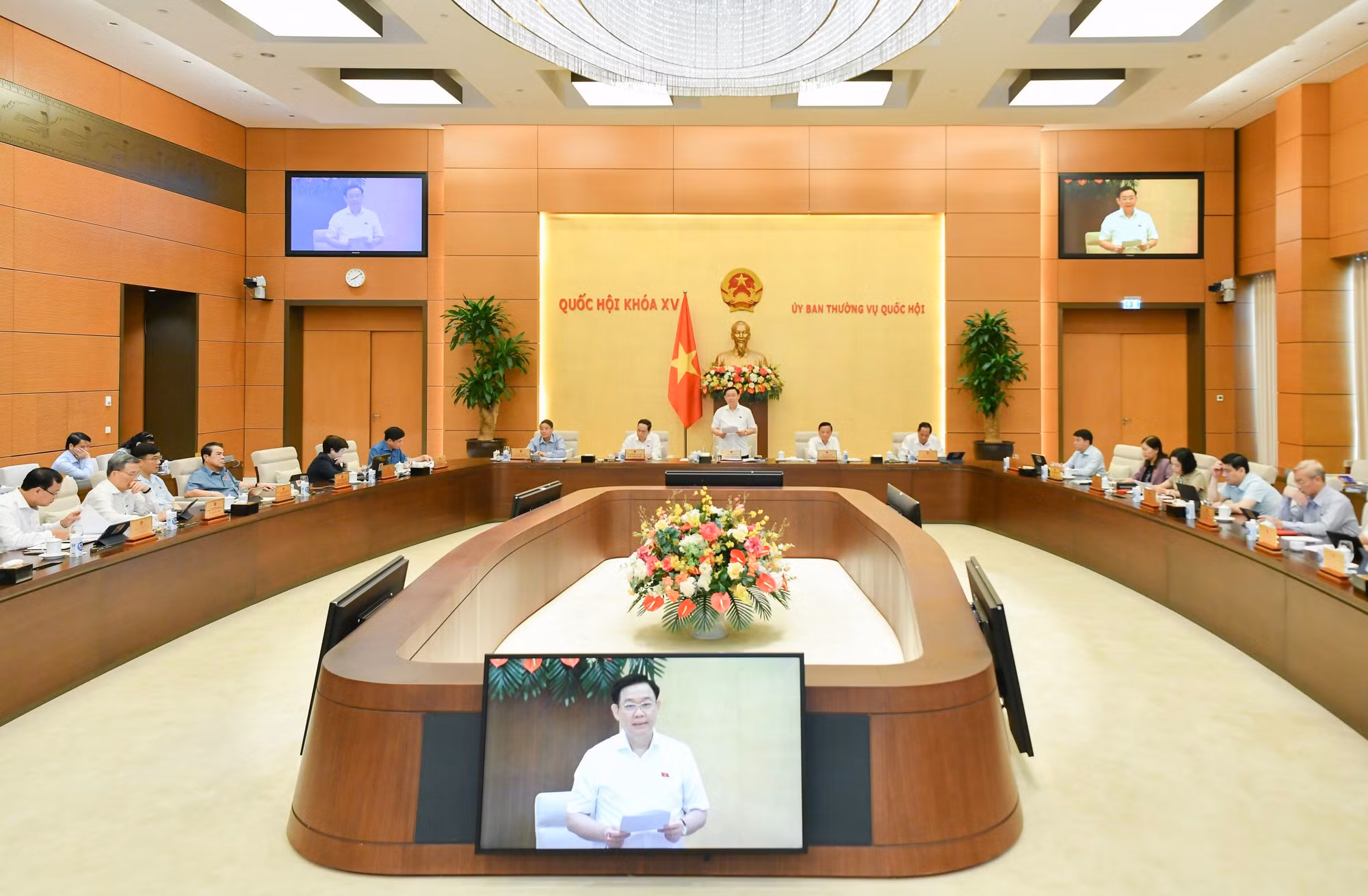 Cho ý kiến về những nội dung quan trọng, cá biệt của 10 dự án luật, pháp lệnh, nghị quyết -0