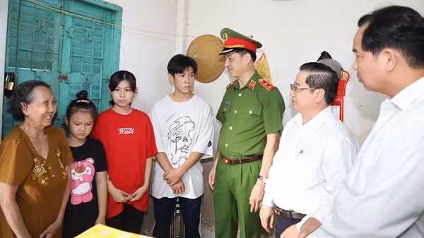 Xây dựng lực lượng Công an cơ sở giỏi nghiệp vụ, gần dân, hiểu dân