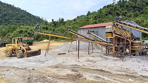 Khai thác đá xây dựng trái phép, một công ty bị phạt 120 triệu đồng