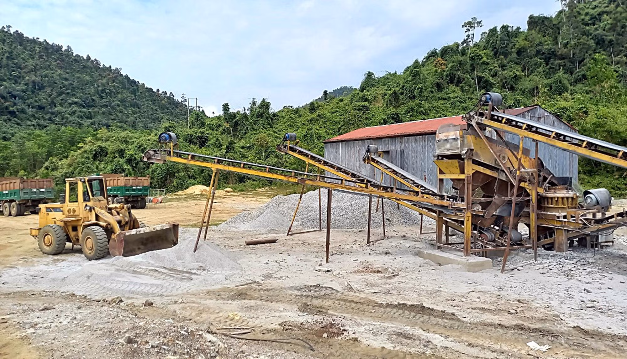 Khai thác đá xây dựng trái phép, một công ty bị phạt 120 triệu đồng -0