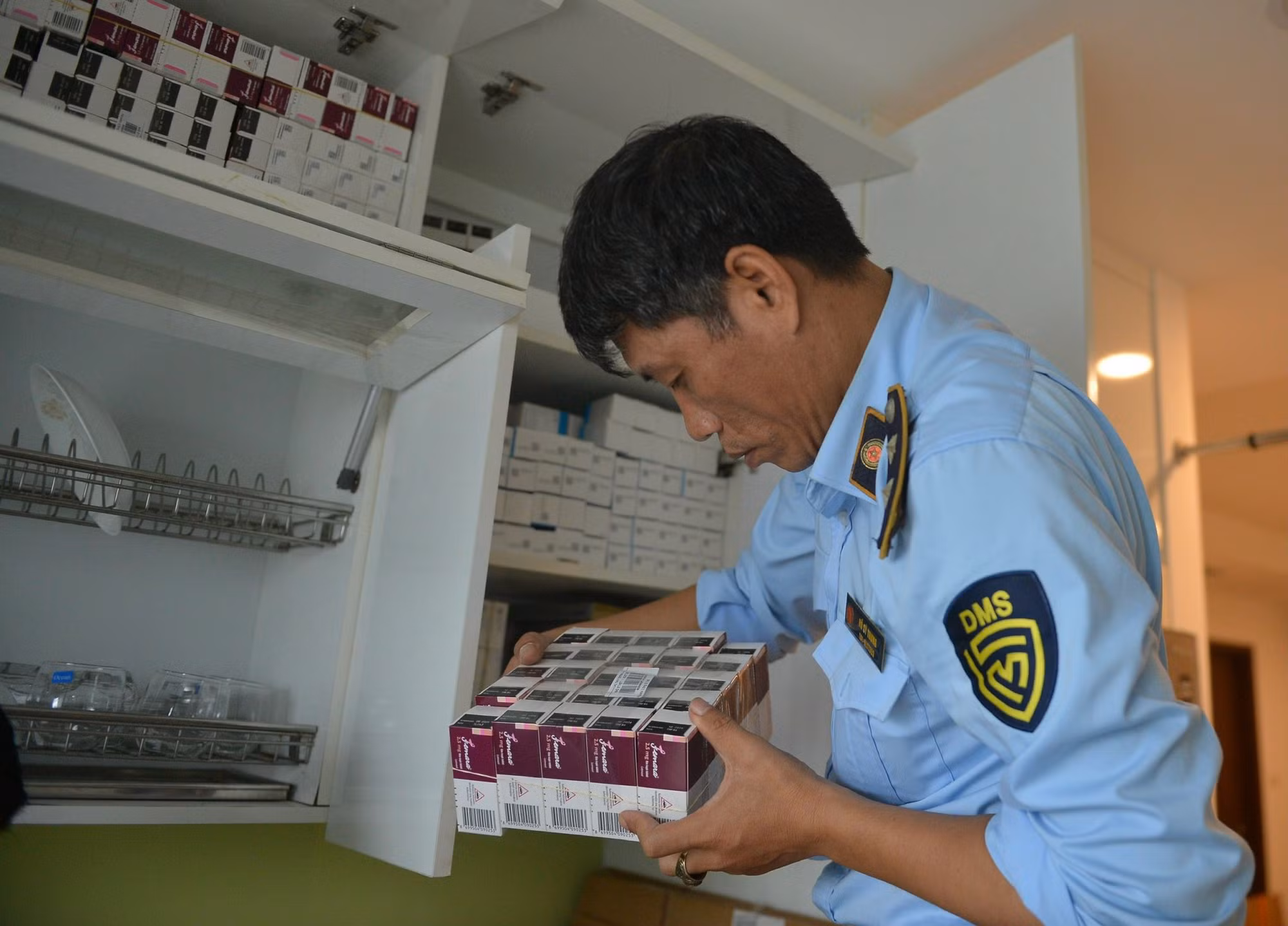 Phát hiện kho thuốc tây bất hợp pháp tại 1 căn hộ chung cư ở Hà Nội -0