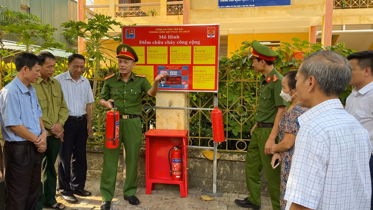 Ra mắt mô hình “Tổ liên gia an toàn PCCC” và “Điểm chữa cháy công cộng” tại huyện Văn Yên -0