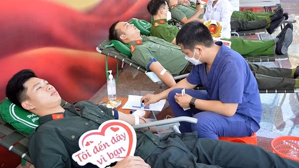 Tuổi trẻ Công an Quảng Nam sôi nổi tham gia Ngày hội “Giọt hồng xứ Quảng”