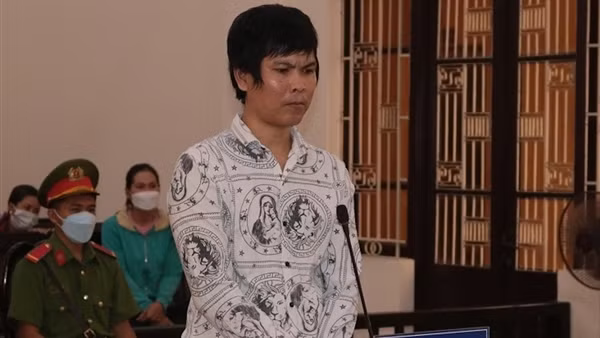 Lãnh án vì cầm búa chém hàng xóm