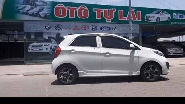 Thuê xe tự lái, làm giả đăng ký mang đi cầm cố