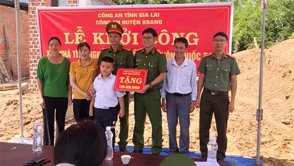 Công an huyện Kbang khởi công xây dựng nhà nghĩa tình đồng đội